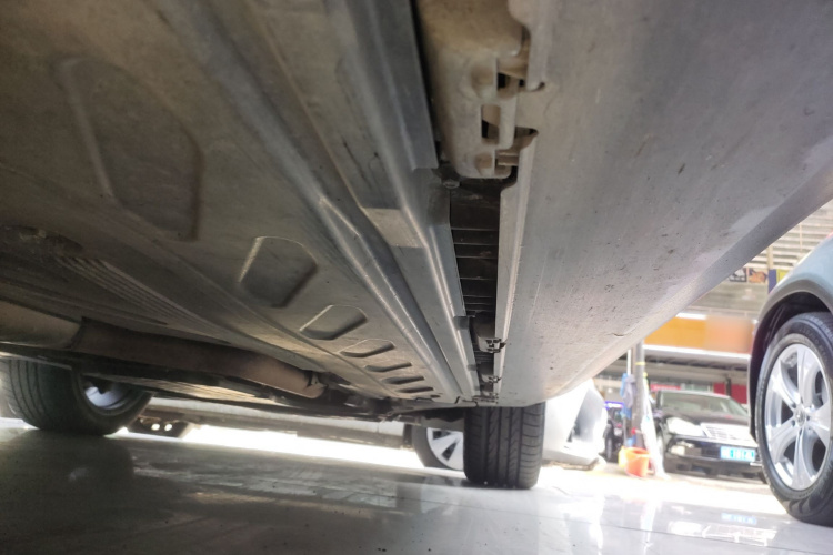 奔驰GLC 2018款 GLC 300 4MATIC 动感型局部细节9001