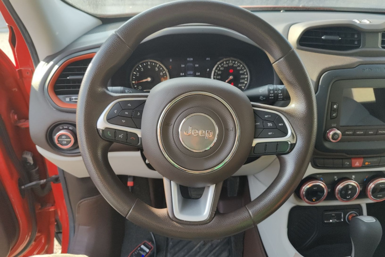 Jeep 自由侠 2016款 1.4T 自动劲能版+中控内饰13