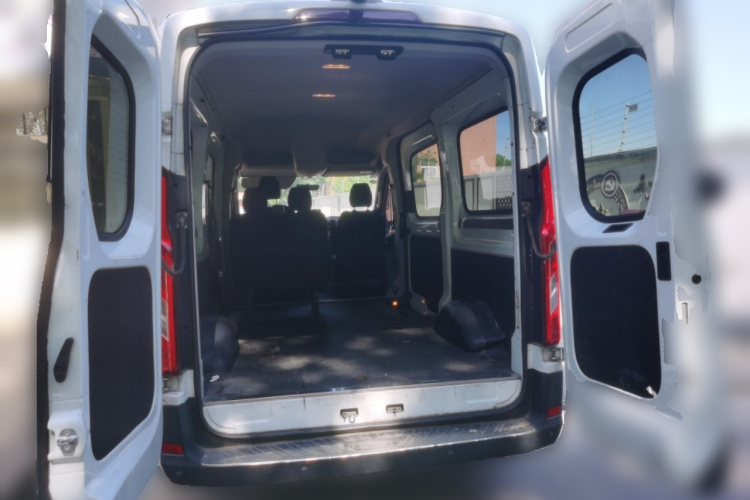 上汽大通MAXUS 新途V90 2019款 2.0T自动智多星后驱单胎长轴高顶7座局部细节23