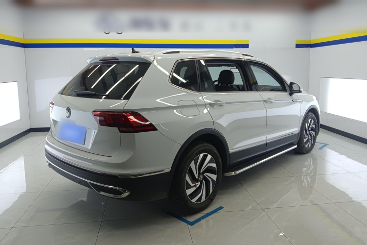 大众 途观L 2023款 300TSI 自动两驱智享版车身外观7