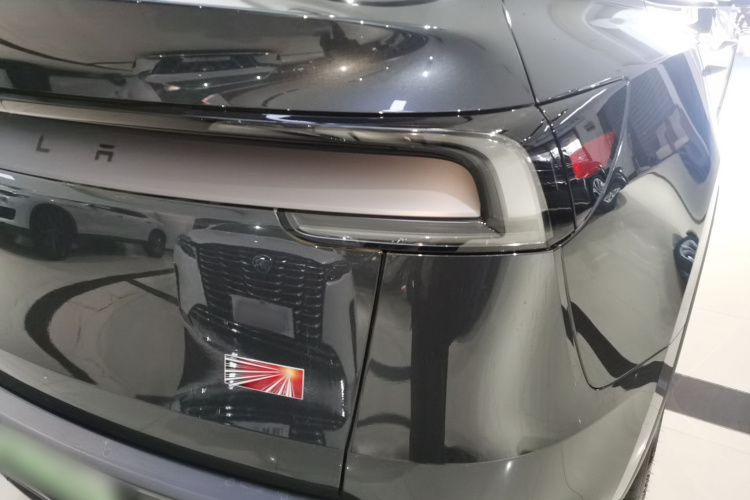 特斯拉 Model Y 2025款 长续航全轮驱动 首发版车身外观6006