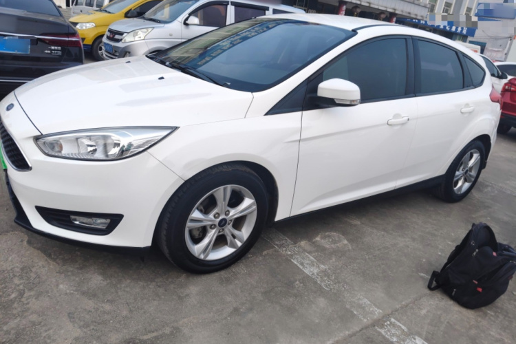 福特 福克斯 2017款 两厢 1.6L 自动舒适型智行版车身外观4