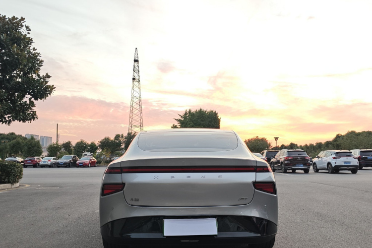 小鹏P7 2022款 480G+车身外观6006