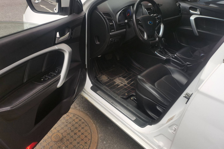 吉利汽车 帝豪 2016款 三厢 1.5L CVT向上版中控内饰7003