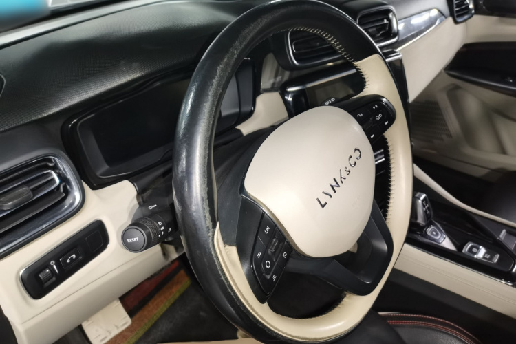 领克02 2018款 1.5T DCT两驱耀版 国V中控内饰13