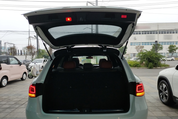 奔驰GLC 2022款 改款三 GLC 260 L 4MATIC 动感型机舱底盘23