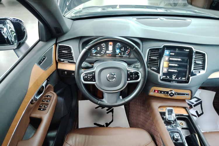 沃尔沃XC90 2022款 B6 智逸豪华版 7座中控内饰13