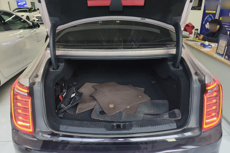 红旗H9 2020款 3.0T 智联旗领四座版机舱底盘23