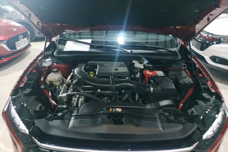 福特 蒙迪欧 2025款 2.0T EcoBoost 至尊型机舱底盘24