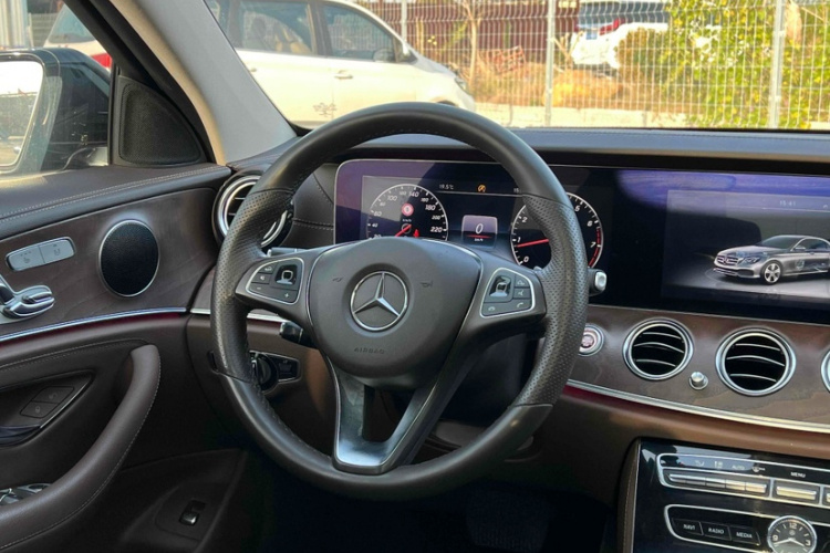 奔驰E级 2016款 E 300 L 豪华型局部细节13