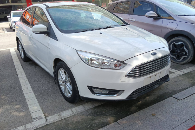 福特 福克斯 2017款 三厢 1.6L 自动风尚型智行版车身外观3