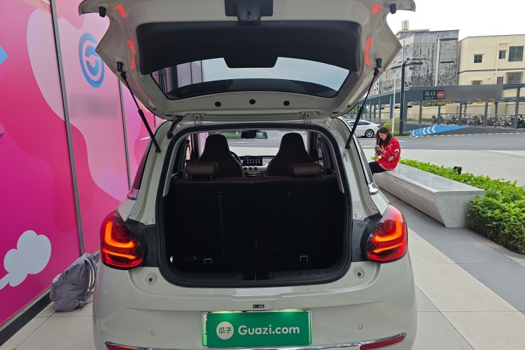 五菱汽车 五菱缤果 2023款 333km 灵犀互联款机舱底盘23