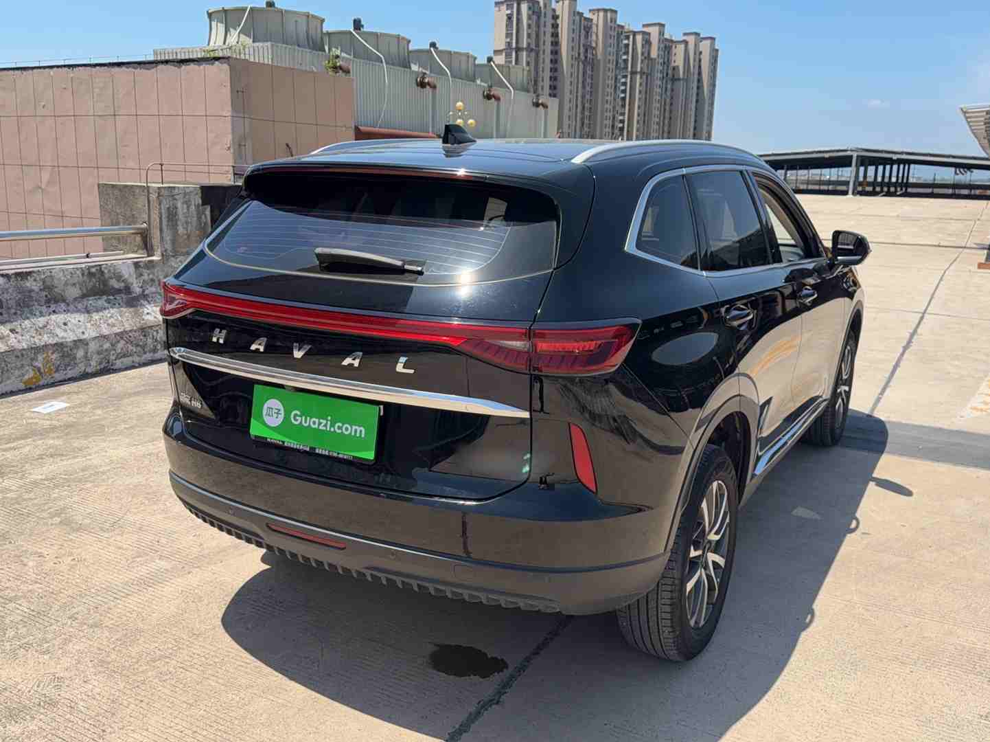 车辆右后45度外观展示