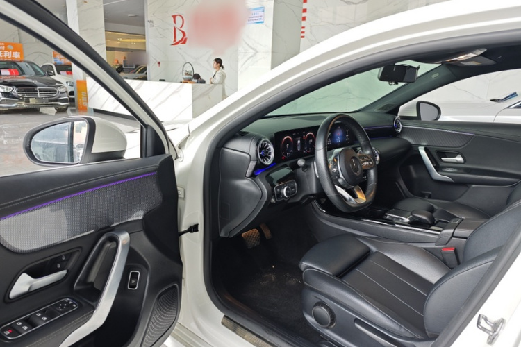 奔驰A级 2022款 改款 A 200 L 运动轿车时尚型中控内饰7005