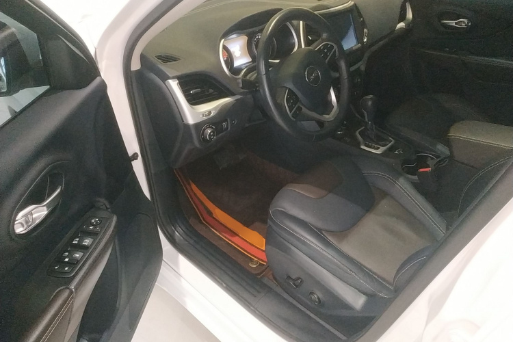 Jeep 自由光 2017款 2.4L 优越版中控内饰7003