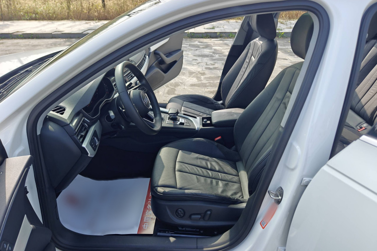 奥迪A4L 2019款 40 TFSI 时尚型 国VI中控内饰7001