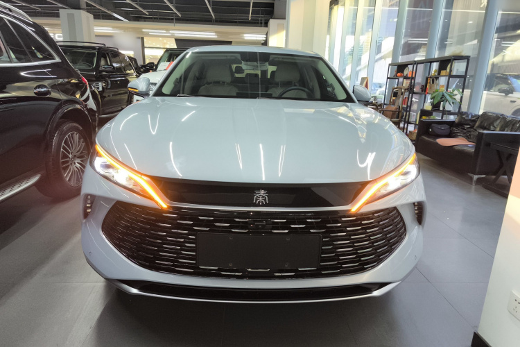 比亚迪 秦L 2024款 DM-i 120KM领先型车身外观2