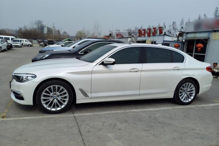 宝马5系 2019款 530Li 领先型 豪华套装车身外观4