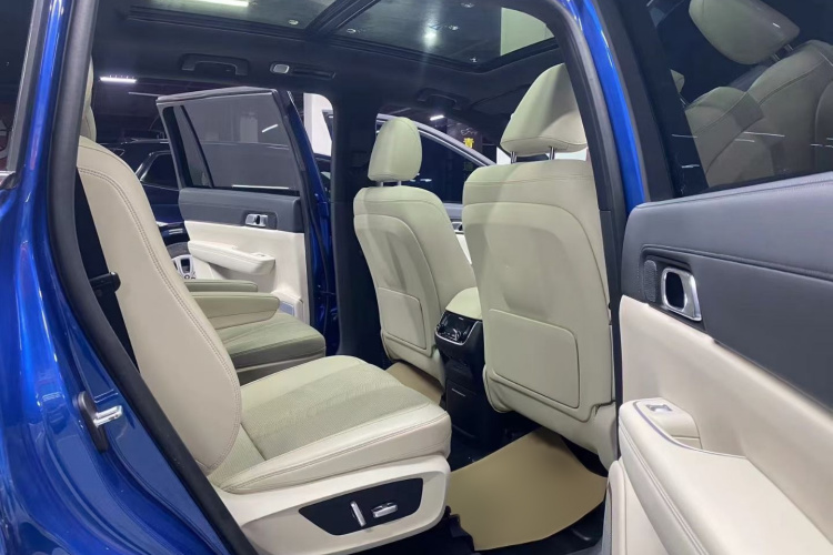 理想汽车 理想ONE 2020款 增程6座版中控内饰7003