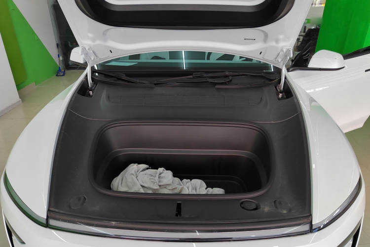 特斯拉 Model Y 2025款 后轮驱动版机舱底盘24