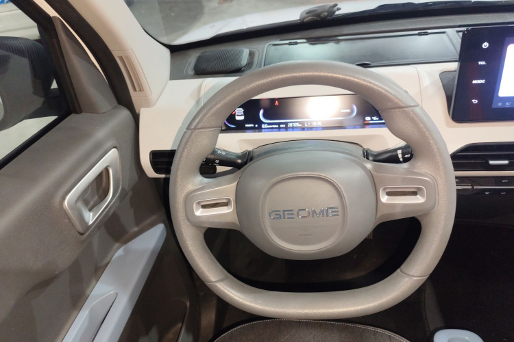 吉利银河 2023款 熊猫mini 200km 耐力熊中控内饰13