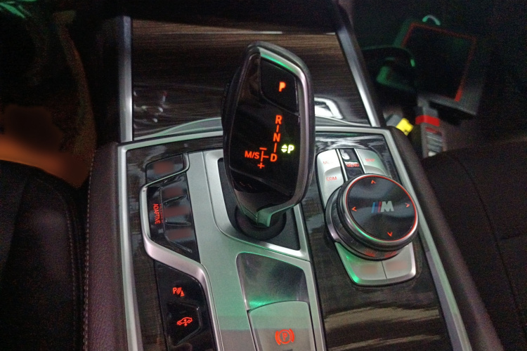 宝马7系 2018款 730Li 领先型 卓越套装局部细节18