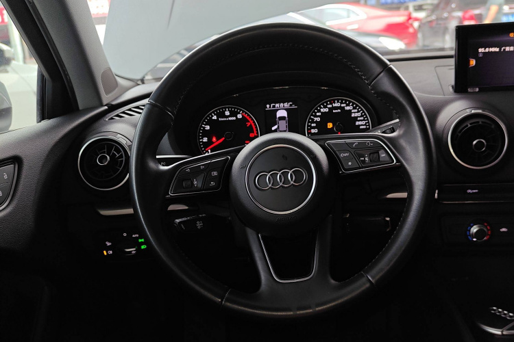 奥迪A3 2018款 30周年年型 Limousine 35 TFSI 进取型局部细节13