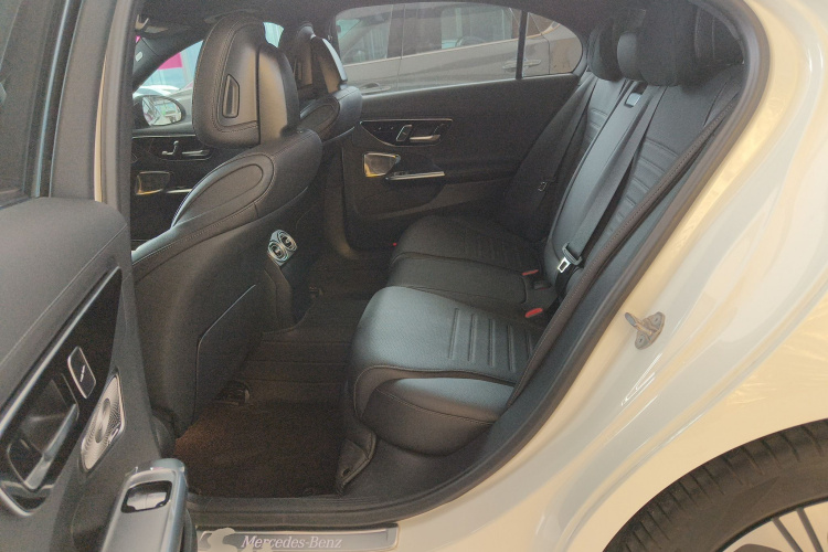 奔驰C级 2022款 改款 C 260 L 皓夜运动版中控内饰7004