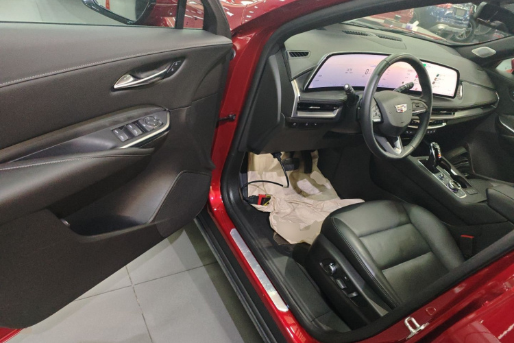 凯迪拉克XT4 2024款 28T 两驱尊贵型中控内饰20