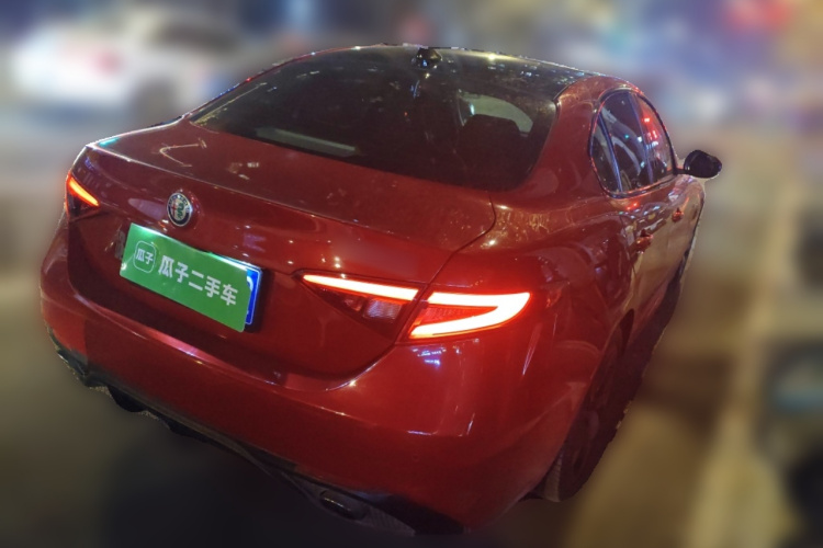 阿尔法·罗密欧 Giulia朱丽叶 2017款 2.0T 280HP Milano限量版车身外观7