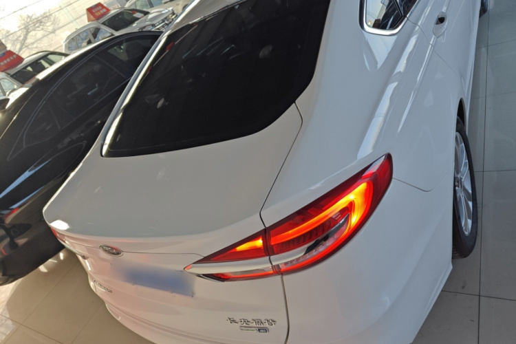 福特 蒙迪欧 2020款 EcoBoost 180 时尚型车身外观6