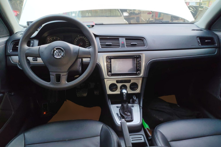 大众 朗逸 2013款 改款经典 1.6L 自动风尚版中控内饰12