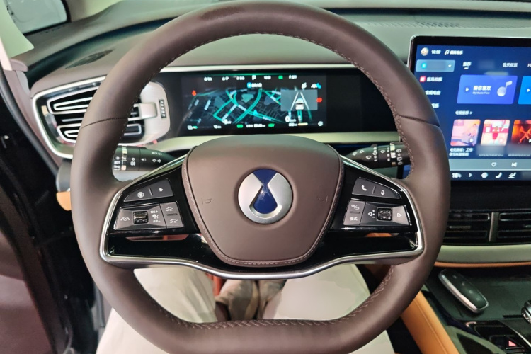 腾势D9 2024款 DM-i 980 四驱尊荣型中控内饰13