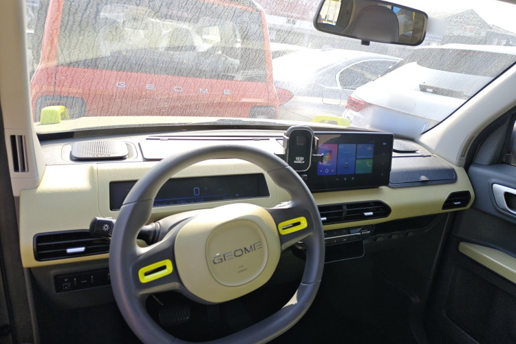 吉利银河 2024款 200km 熊猫骑士中控内饰12