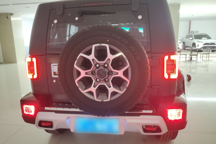 北京BJ40 2018款 PLUS 2.3T 自动四驱尊享版 国V车身外观6