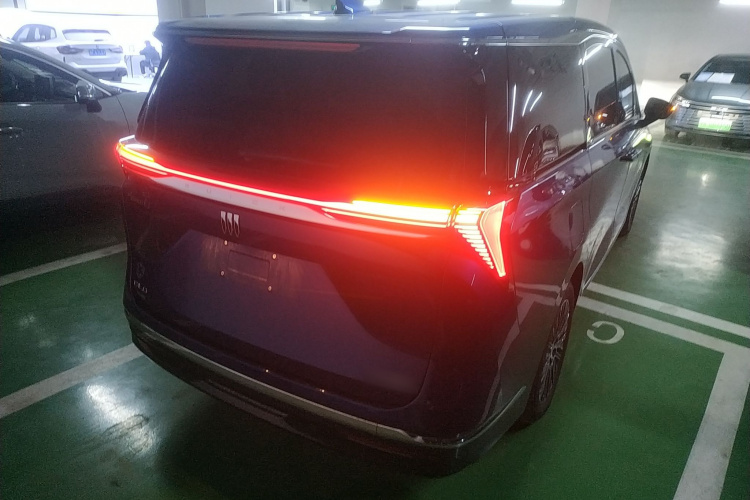 别克GL8新能源 2024款 陆尊 奢享版 6座车身外观7