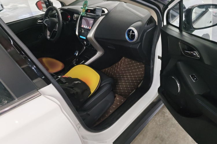 比亚迪 元新能源 2018款 EV360 智联创酷型局部细节9005