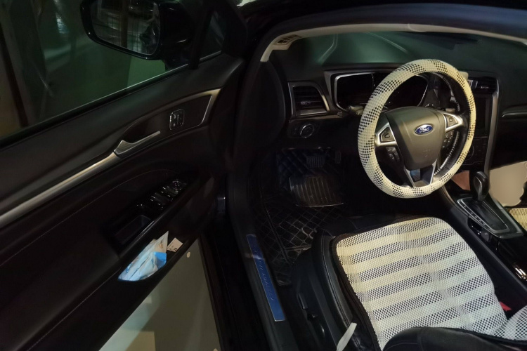 福特 蒙迪欧 2013款 2.0L GTDi240豪华运动型中控内饰7003