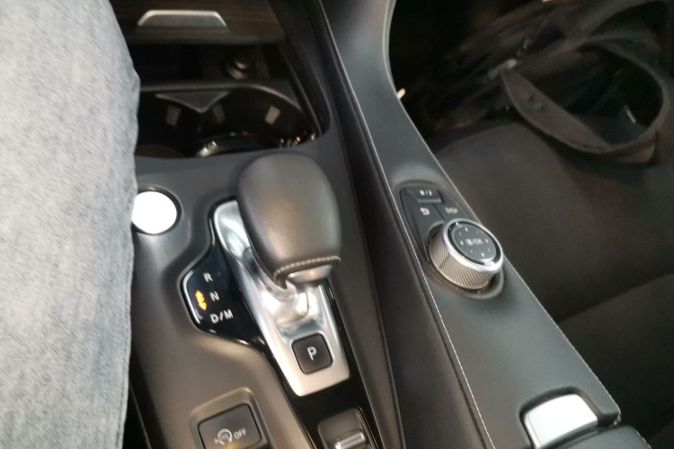 英菲尼迪QX50 2018款 2.0T 两驱时尚版局部细节18