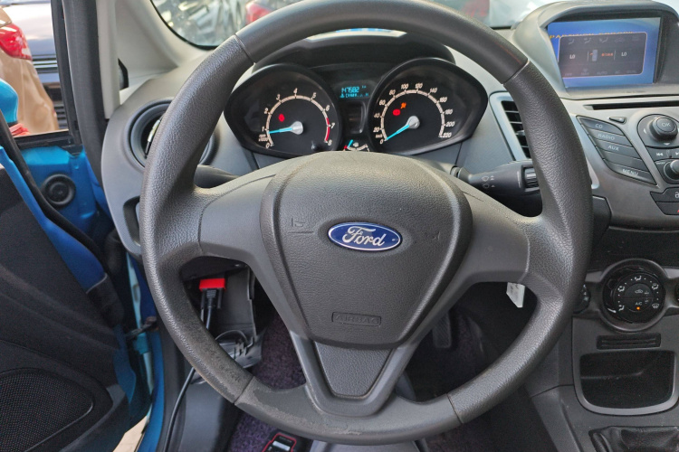 福特 嘉年华 2013款 三厢 1.5L 手动风尚型中控内饰13