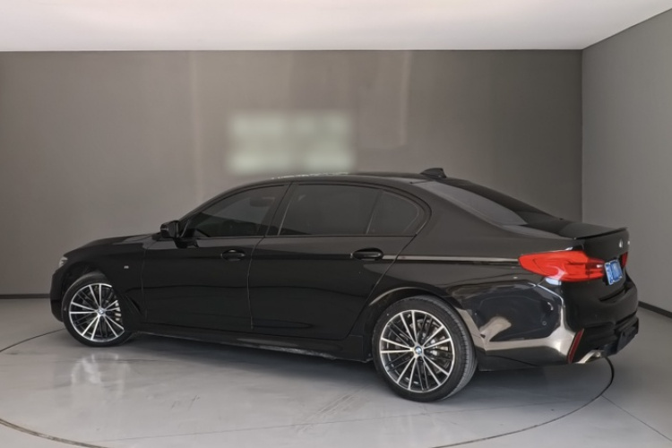 宝马5系 2019款 改款 530Li 领先型 M运动套装车身外观6006