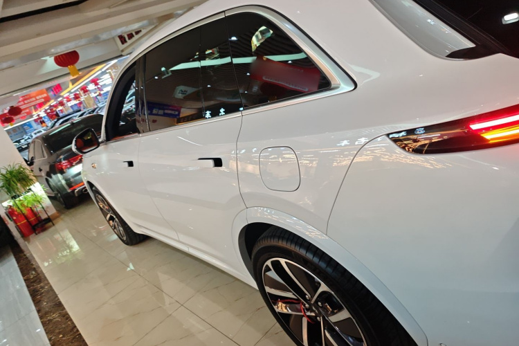 理想汽车 理想L7 2025款 Max 智能焕新版车身外观4