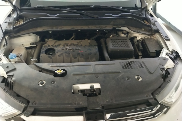 众泰SR7 2016款 1.5T CVT魔方之心版 国IV机舱底盘24