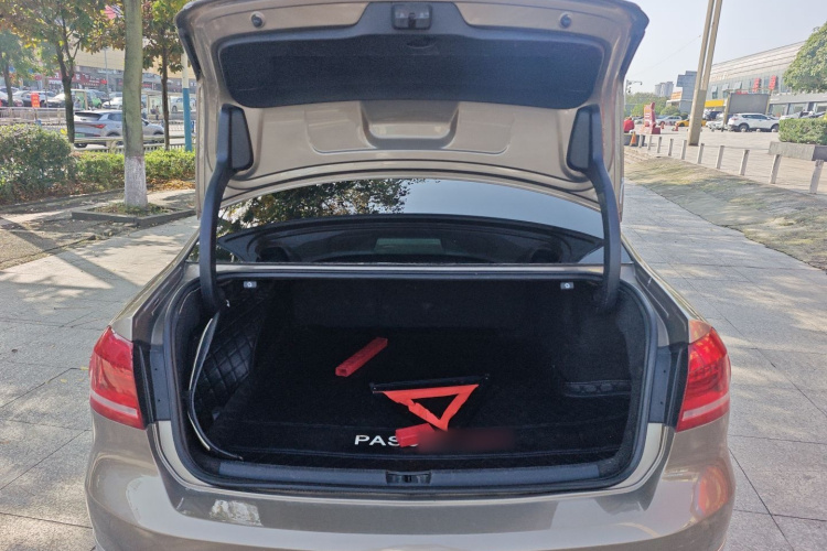 大众 帕萨特 2014款 2.0TSI DSG御尊版机舱底盘23