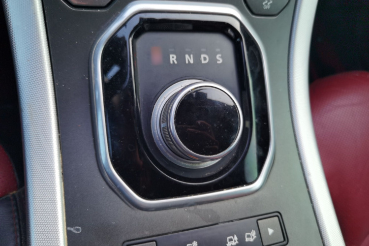 路虎 揽胜极光(进口) 2013款 2.0T 5门耀动版局部细节18