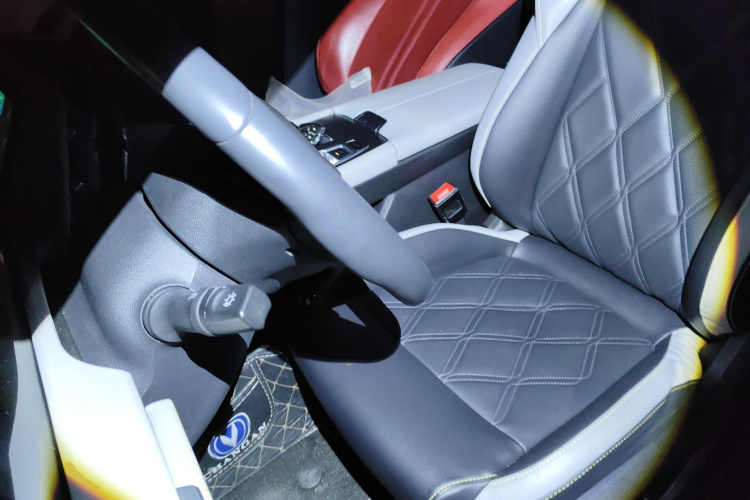 长安CS75 PLUS 2023款 第三代 1.5T 自动尊贵型中控内饰19