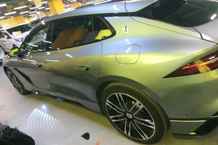 腾势Z9 2024款 1100km 四驱Max版车身外观4