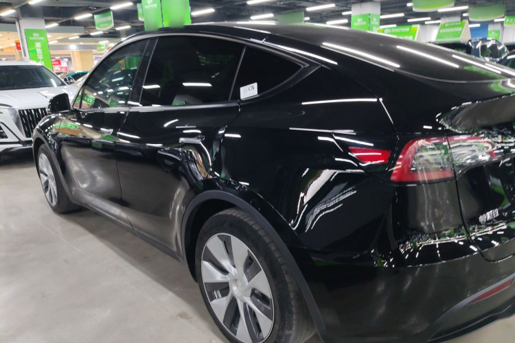 特斯拉 Model Y 2021款 标准续航后驱版车身外观4