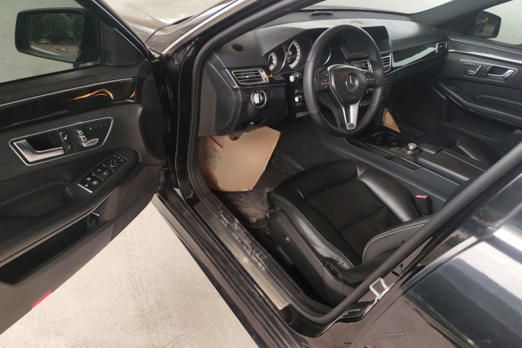 奔驰E级 2014款 改款 E 260 L 运动型中控内饰20