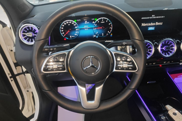 奔驰GLB 2023款 GLB 220 动感型局部细节13